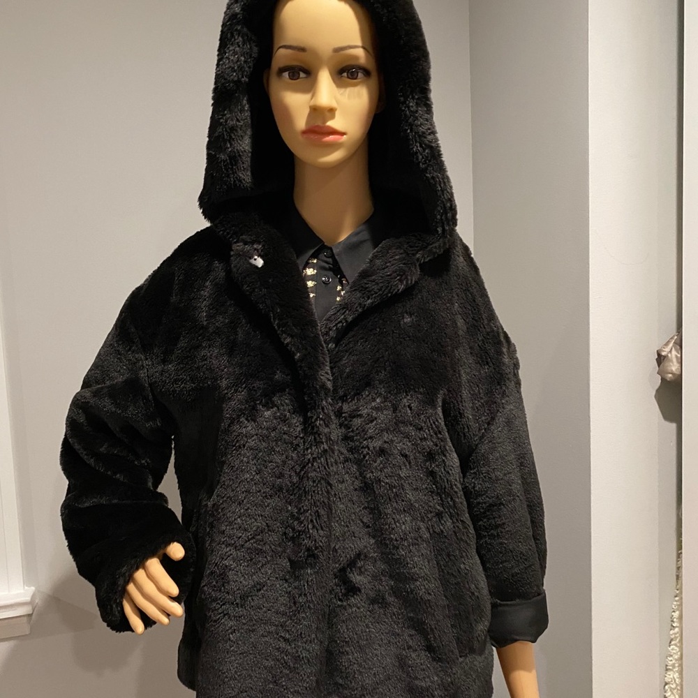 Faux fur coat.Zara.size xs.